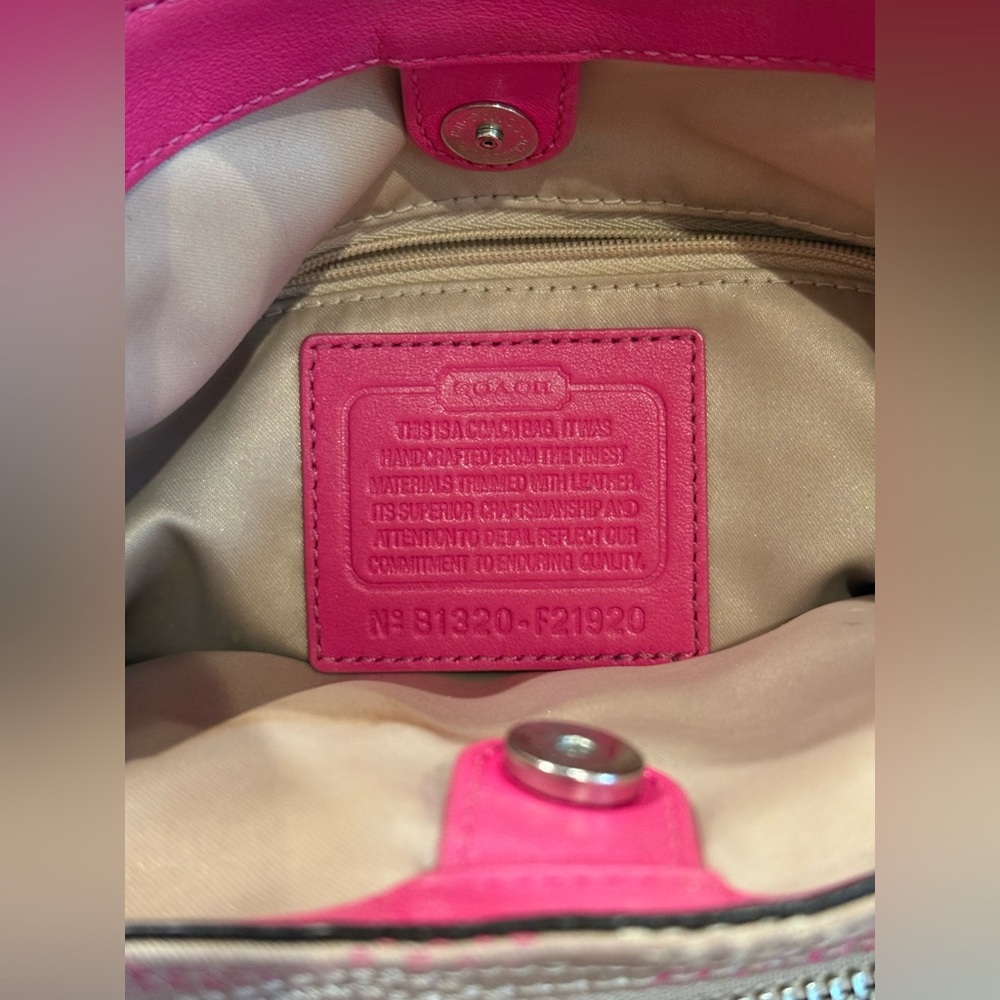 Coach F21920 Op Art Dotted Ashley Hobo Shoulder Bag Khaki Pink Branded Keychain - Picture 7 of 16